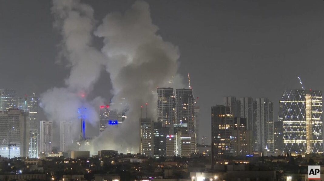 NEWS.ro: Presa de stat iraniană anunţă că „un nou val de rachete” a fost lansat asupra Israelului / Parlamentul israelian îşi întrerupe temporar şedinţa din cauza rachetelor care se apropie