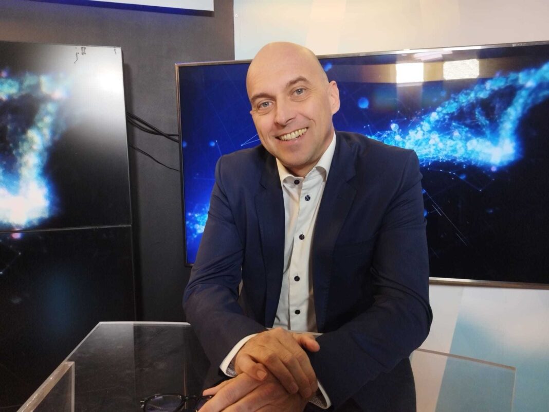 NEWS.ro: Prof. dr. Horia Barbu: Punţile dentare şi protezele scheletate afectează foarte mult osul. Implantul dentar este soluţia optimă