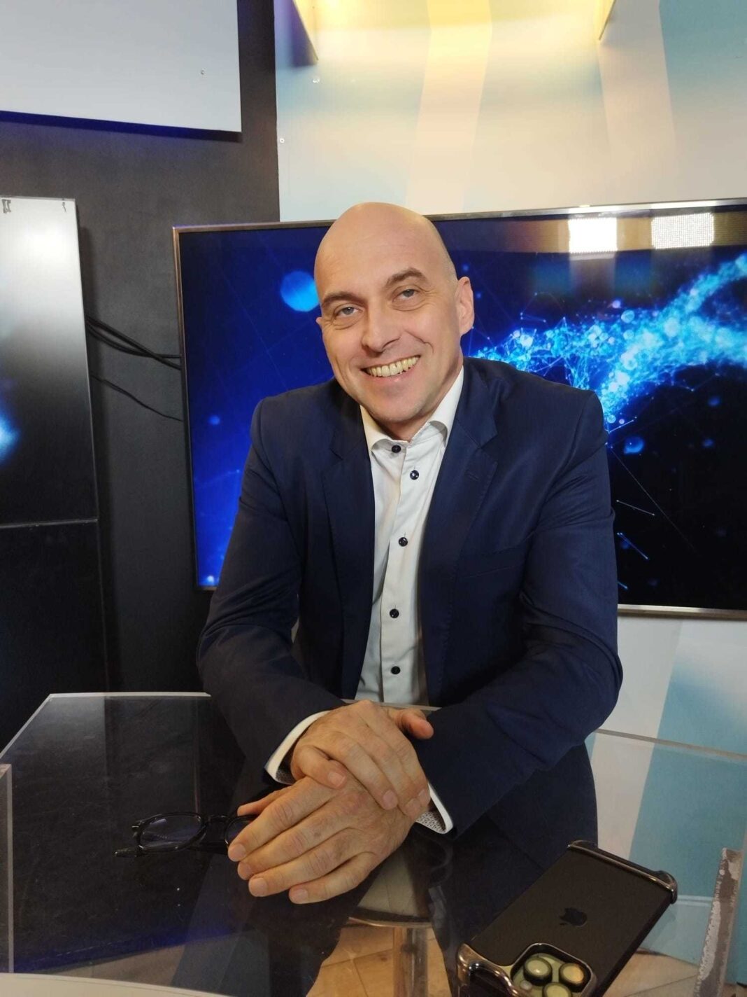 NEWS.ro: Prof. univ. dr. Horia Barbu: Osul pacientului, soluţia ideală pentru adiţia în caz de implant. Vindecarea e mult mai rapidă