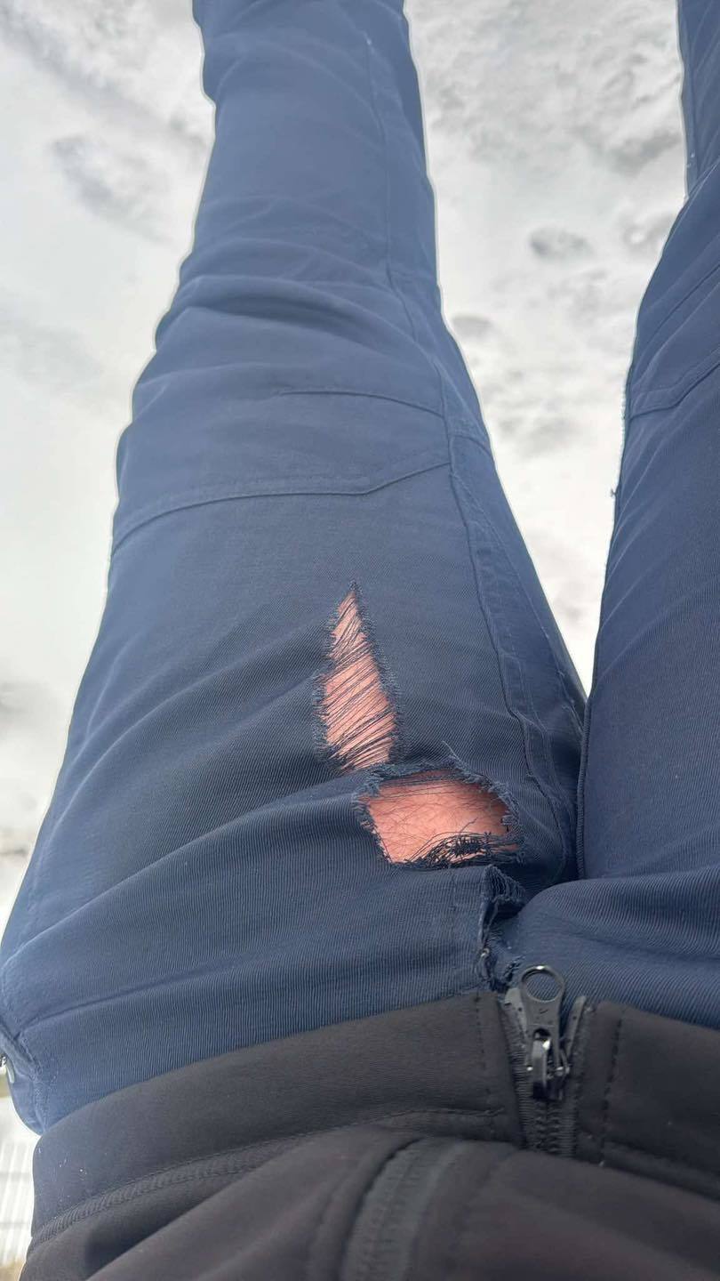 NEWS.ro: Sindicatul Europol reclamă că pantalonii de la uniformele poliţiştilor se rup, iar Poliţia plăteşte zeci de milioane de lei/ IGPR: Furnizorii au prezentat buletine de analiză/rapoarte de încercare, iar parametrii s-au încadrat în specificaţiile tehnice