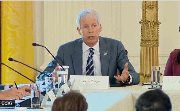 NEWS.ro: SUA „nu sunt pregătite” încă să escorteze nave prin Strâmtoarea Ormuz, recunoaşte secretarul pentru energie. Iranienii anunţă că au atacat joi o navă americană în Golful Persic