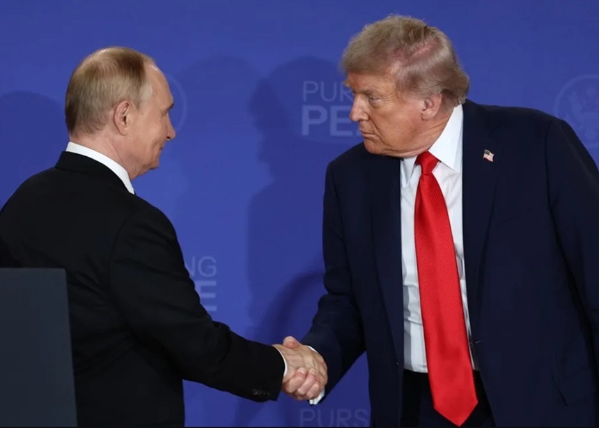 NEWS.ro: Trump a discutat o oră la telefon cu Putin despre războaiele din Iran şi Ucraina, anunţă Uşakov. Putin a pledat în favoarea unei soluţionări ”paşnice şi diplomatice rapide a conflictului iranian” şi i-a spus că ”trupele ruse înaintează cu mult succes” în