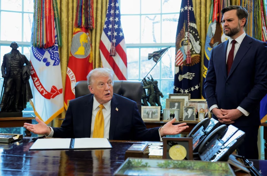 NEWS.ro: Trump lansează prin decret un Grup de Lucru antifraudă condus de Vance, cu misiunea să-i demonstreze acuzaţiile de furt de fonduri federale destinate unor programe sociale în state democrate