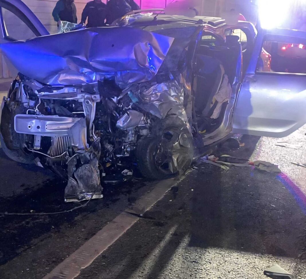 NEWS.ro: Un bărbat a murit şi alte trei persoane au fost rănite după ce două autoturisme s-au ciocnit, la Piteşti/ Şoferul care ar fi provocat accidentul ar fi fugit, fiind găsit de poliţişti/ El avea o concentraţie de peste 0,8 mg/litru alcool pur în aerul expira
