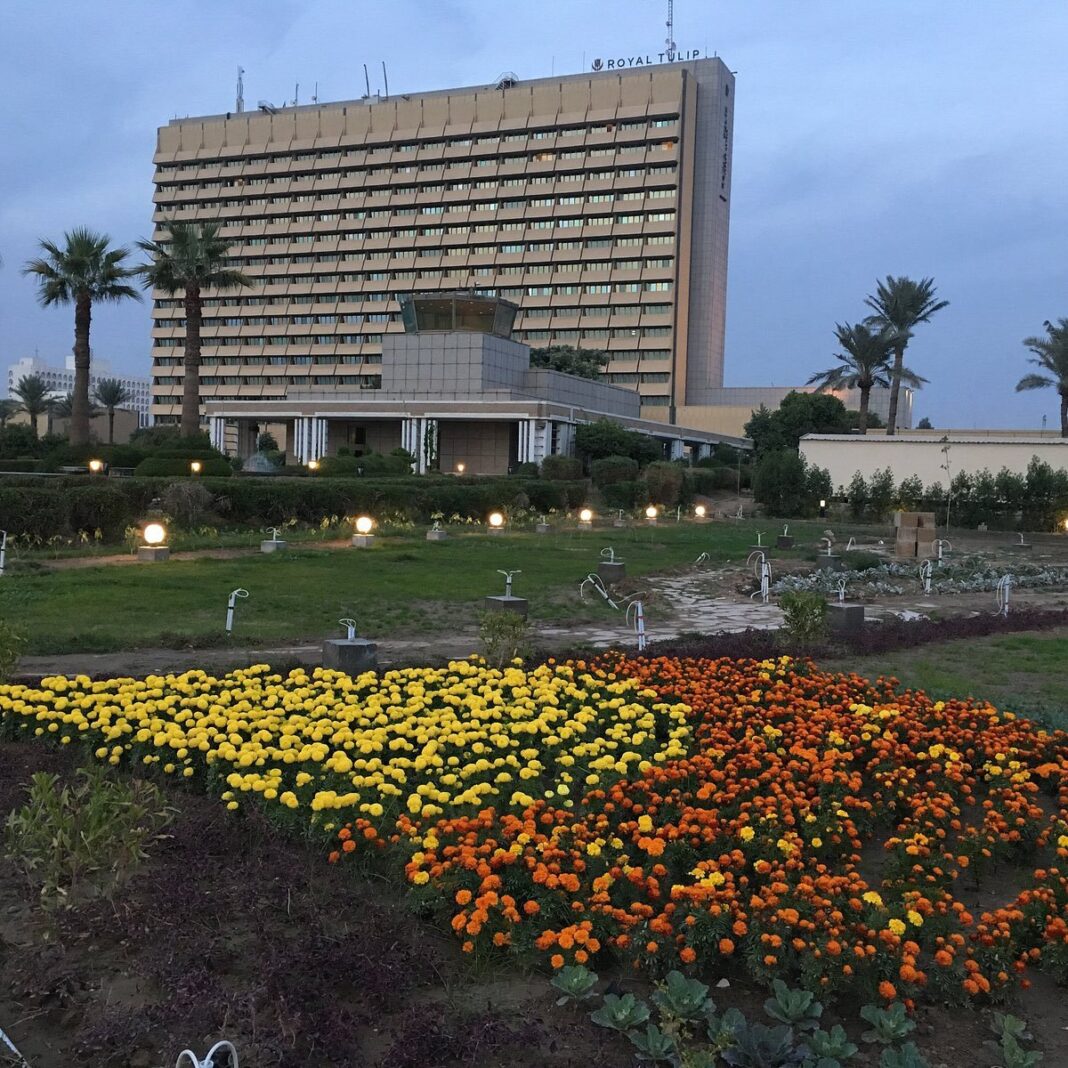 NEWS.ro: Un hotel din Zona Verde a Badgadului a fost lovit într-un atac cu dronă - VIDEO