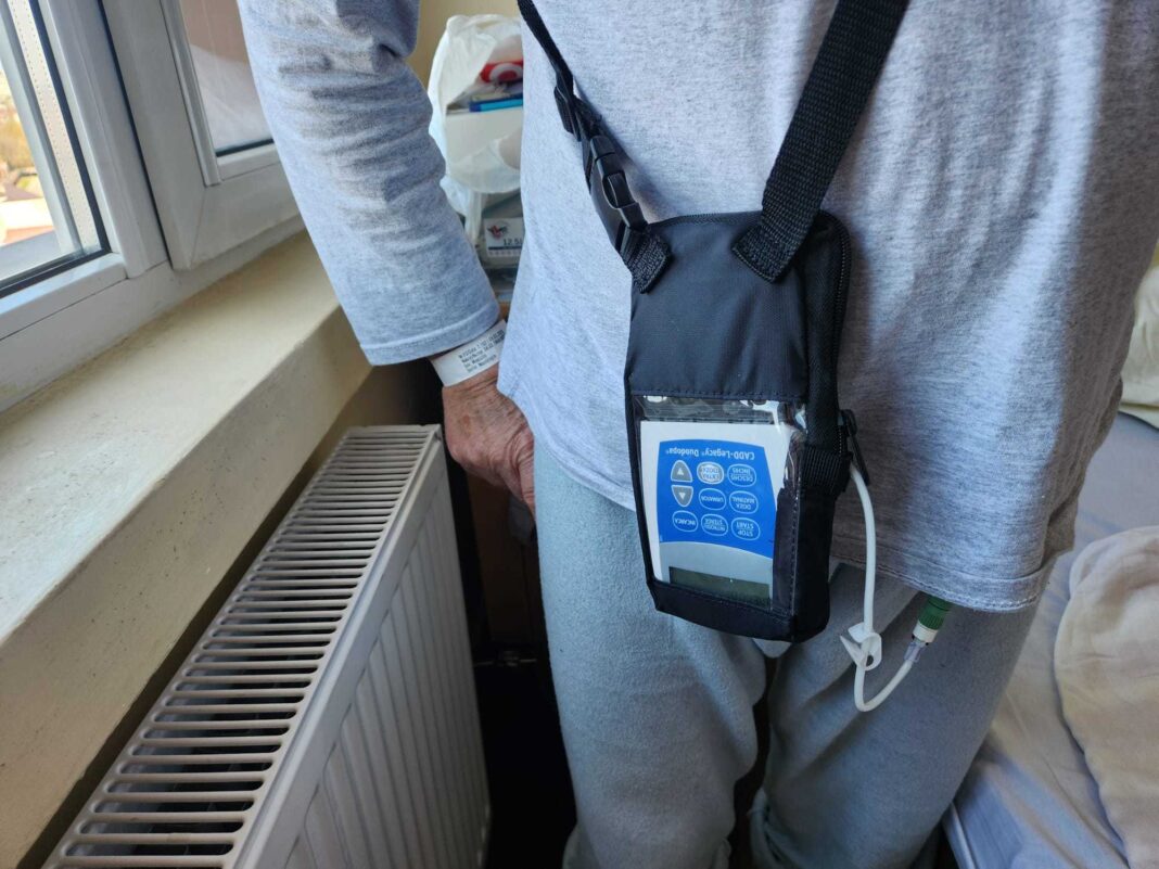 NEWS.ro: Un nou tip de tratament pentru pacienţii cu Parkinson în stadiu avansat, la Spitalul Judeţean Arad - Medicaţia este administrată direct în intestinul subţire, pentru o acţiune mai eficientă asupra simptomelor bolii