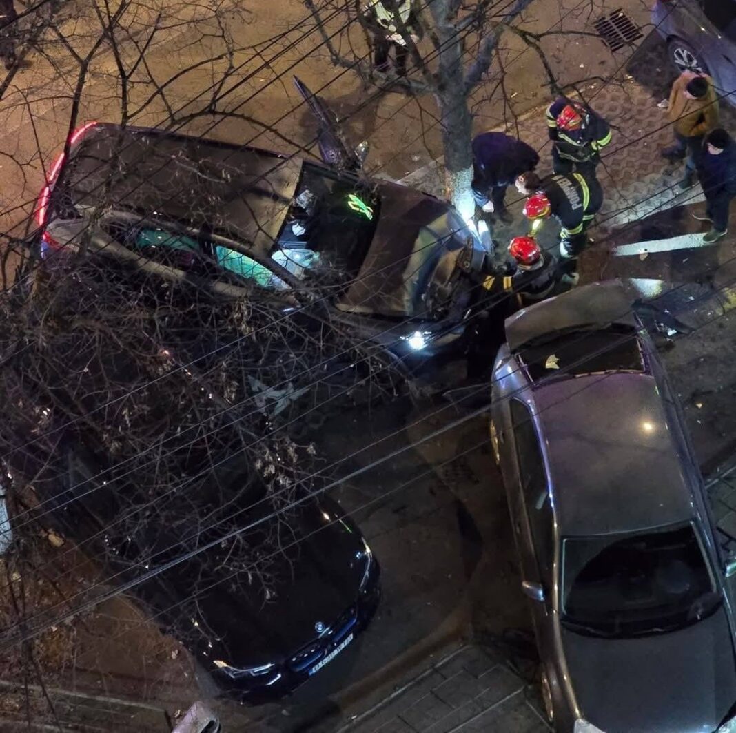 NEWS.ro: Un şofer beat, cu alcoolemie de peste 1 la mie, a provocat un accident pe un bulevard din Ploieşti, apoi a fugit