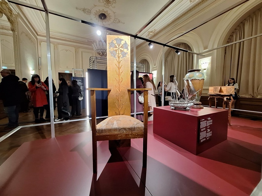 NEWS.ro: Universul artistic al Reginei Maria, într-o expoziţie în premieră la Sala Oglinzilor din Cazinoul de la Constanţa/ FOTO