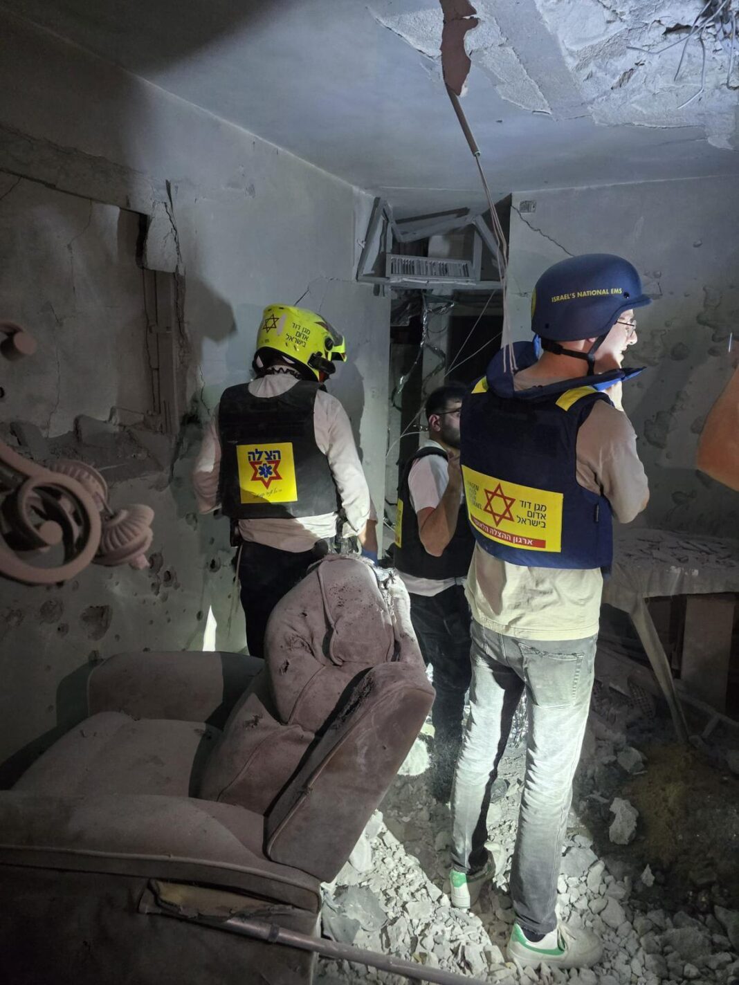 NEWS.ro: UPDATE - Două persoane au fost ucise în apropiere de Tel Aviv în urma unor atacuri iraniene - VIDEO