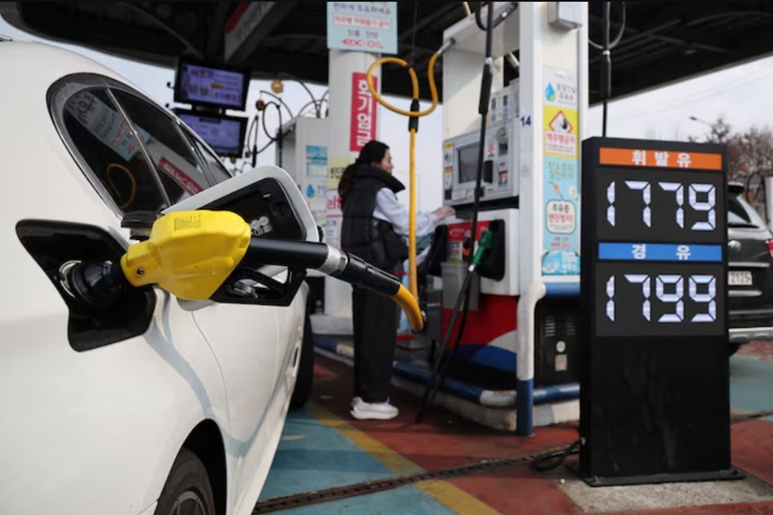 NEWS.ro: UPDATE-G7 nu a decis ”încă” să utilizeze rezervele strategice de petrol pentru a stabiliza pieţele, pe care preţurile au ”explodat” din cauza Războiului din O.Mijlociu, dar este pregătit s-o facă
