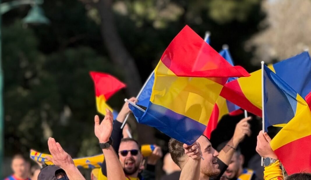 NEWS.ro: UPDATE - Meci de foc pentru tricolori în preliminariile CM: România înfruntă echipa Turciei. În tribune sunt peste 3.000 de suporteri români / Generaţia de Aur, alături de Generaţia de Suflet