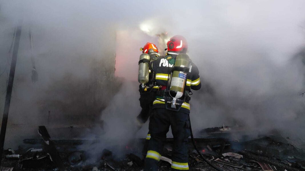 NEWS.ro: Vaslui: Două persoane, la spital în urma exploziei unei butelii, într-un imobil din Bârlad