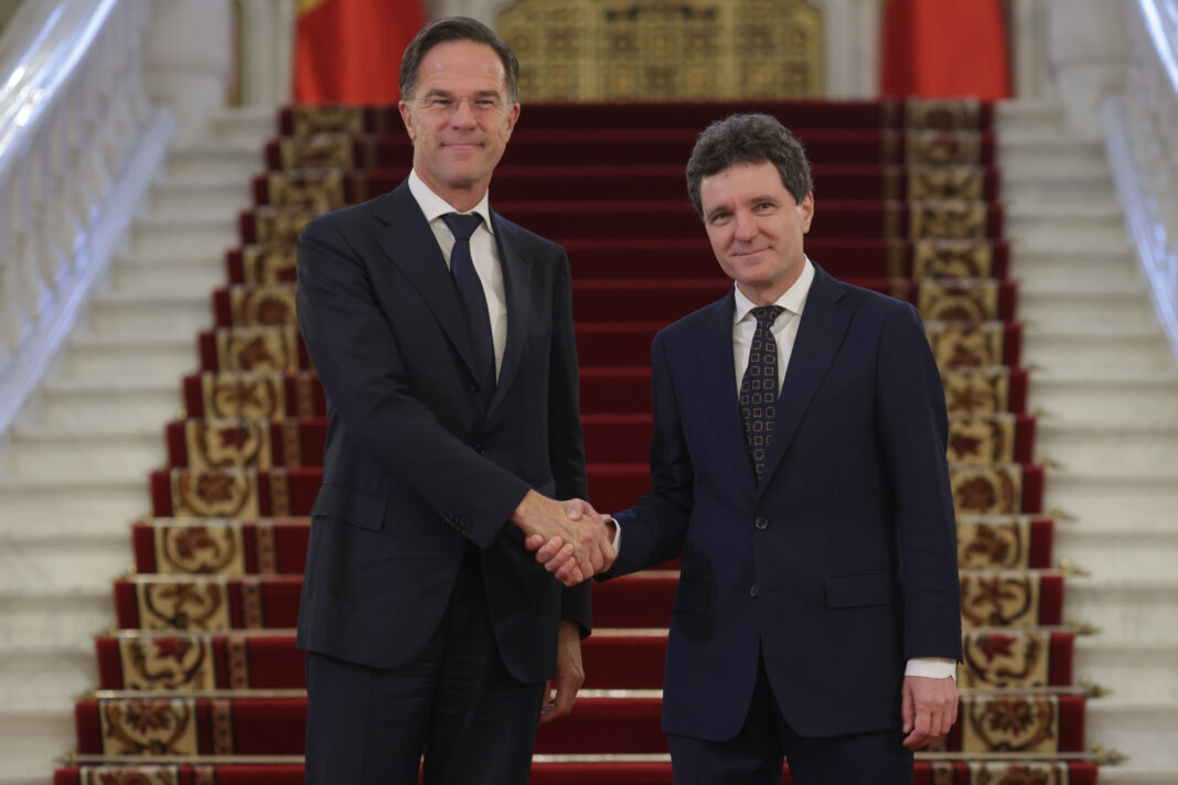 Nicușor Dan participă la Consiliul European și se întâlnește cu Mark Rutte la sediul NATO