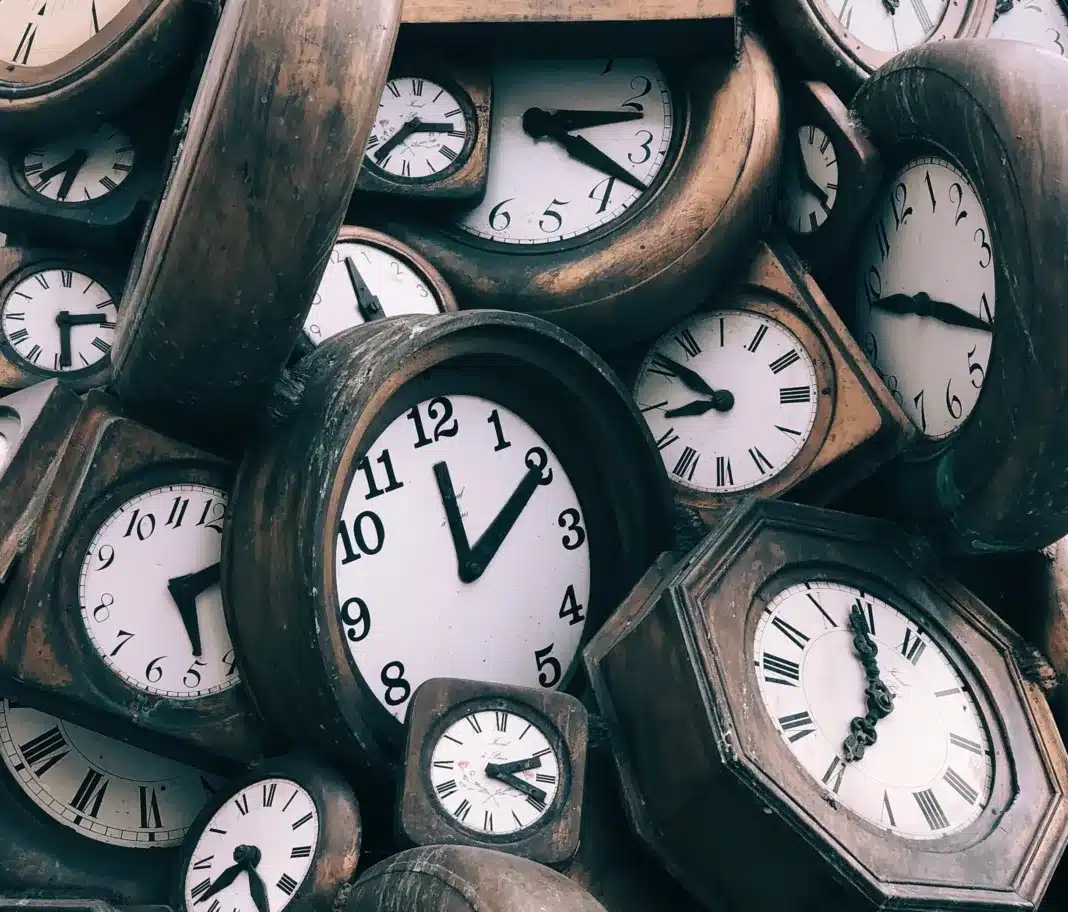 Noapte mai scurtă, adaptare mai grea: România trece la ora de vară