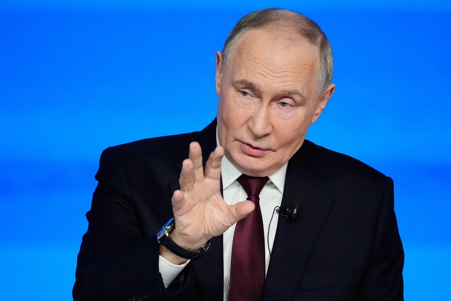 Noi puteri pentru Putin pentru a trimite trupe în străinătate. „Se pregătește terenul pentru o agresiune mai largă”