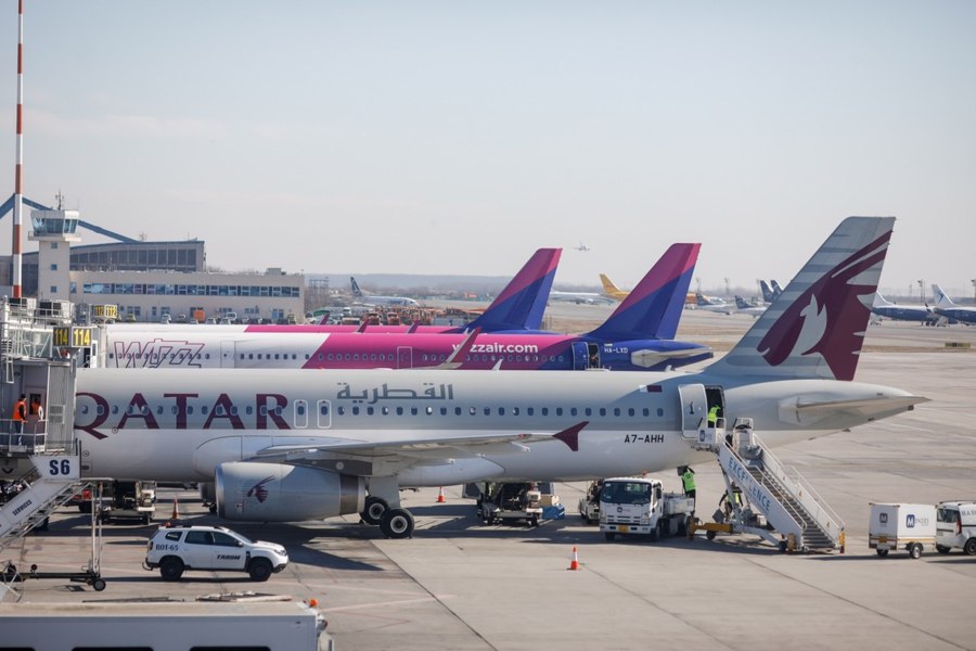 Noi zboruri de salvare din Orientul Mijlociu: Două avioane cu români care au fugit din Israel prin Egipt ajung joi pe Otopeni