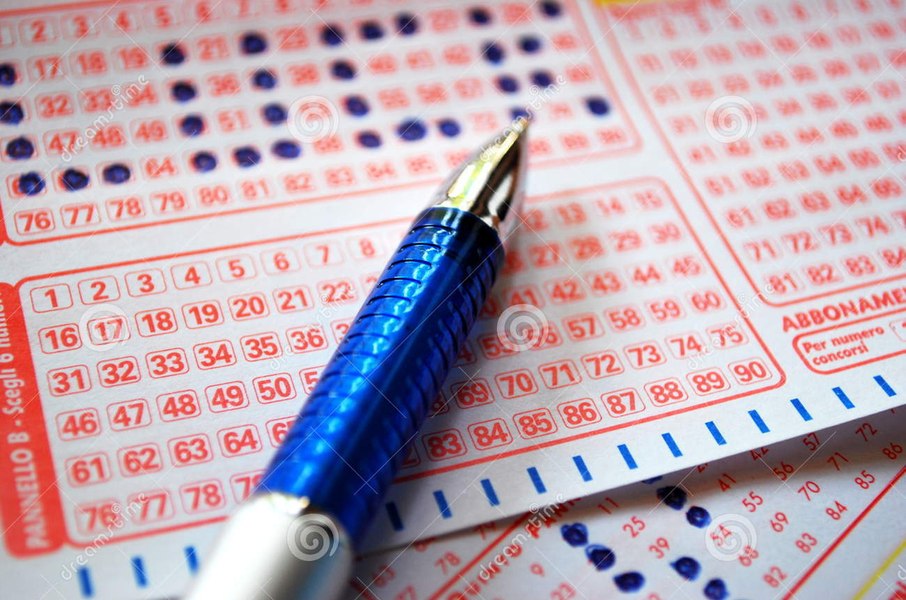 Noroc incredibil pentru o româncă din Italia: câștigat 500.000 de euro cu un bilet loto de 5 euro: „Intrasem pentru o cafea”