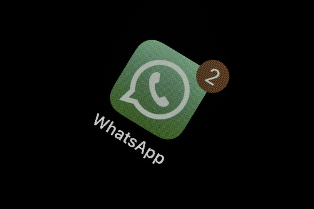 Nou pe WhatsApp: Meta pregătește răspunsuri generate de AI direct din conversațiile tale