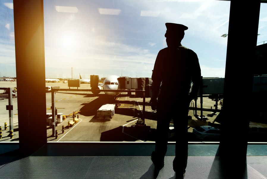 O dronă apărută din senin deasupra Aeroportului din Sofia a dus la închiderea spațiului aerian