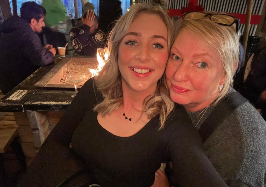 O femeie a murit de rabie la 4 luni după ce a fost zgâriată de un cățel, în vacanță. Ancheta arată că diagnosticul a fost pus abia după ce a ajuns la psihiatrie