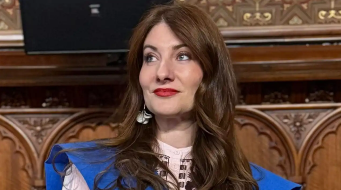 O româncă a obținut cea mai mare notă din istoria examenului de rezidențiat din Spania / E acuzată că a copiat folosind ochelari cu AI / ”M-am dedicat studiului și am făcut ceea ce trebuia să fac”