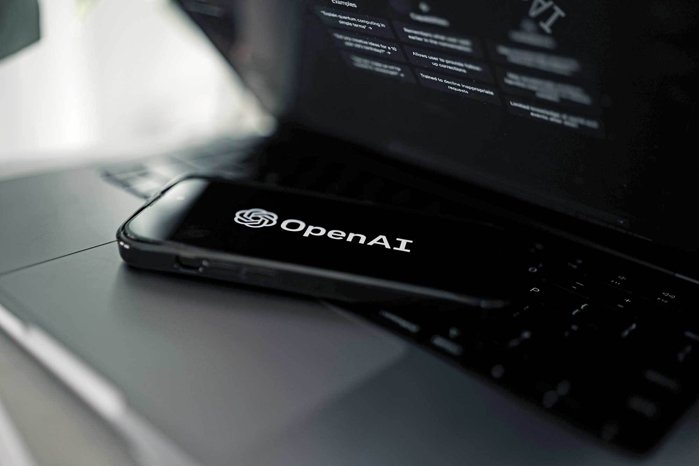 OpenAI a lansat GPT-5.4 în versiunile „Pro” şi „Thinking”. Noul model enterprise suportă 1 milion de tokenuri