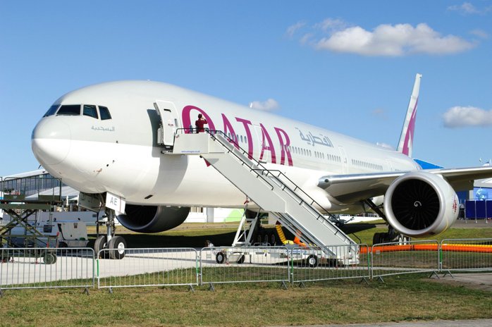 Operatorii aerieni din Golf se pregătesc de un război de durată? Qatar Airways a început să îşi mute avioanele în Spania pentru a le depozita pe termen lung