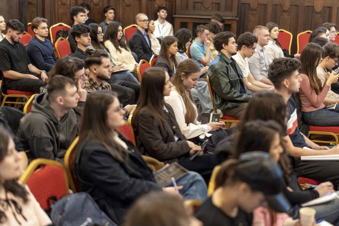 Oportunităţi pentru studenţi. Investment School XXIV, programul educaţional dedicat dezvoltării competenţelor financiare în rândul tinerilor, avansează către modulul Advanced după finalizarea sesiunilor pentru începători