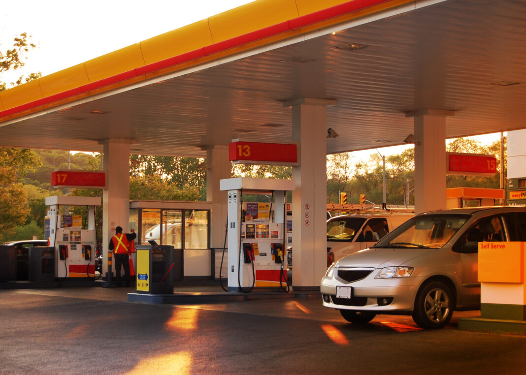 Până la sfârșitul lui martie, motorina va ajunge la 10 lei pe litru, avertizează președintele AEA / Dumitru Chisăliță: România depinde mult de importuri ale „combustibilului inflației”