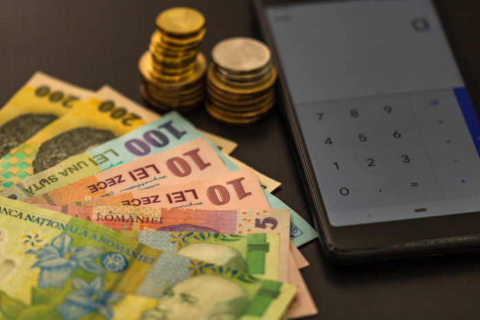 Paradoxul generaţiei tale: faci parte din „cea mai bogată” generaţie, dar trăieşti de la un salariu la altul. Unde e, de fapt, bogăţia şi unde mai e loc de visuri, pasiuni şi călătorii?