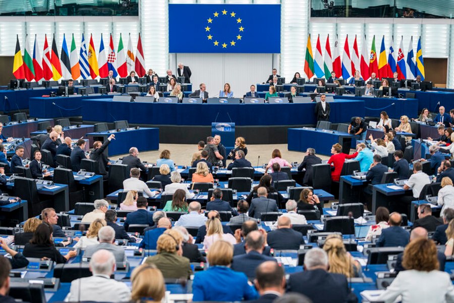 Parlamentul European a aprobat eliminarea taxelor pentru produsele americane, dar cu garanții: „Nu ne vom lăsa intimidaţi”