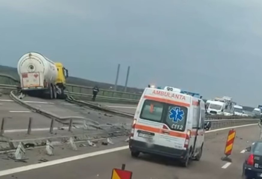 Pericol de explozie pe A3. O cisternă cu GPL s-a răsturnat și circulația e blocată pe ambele sensuri