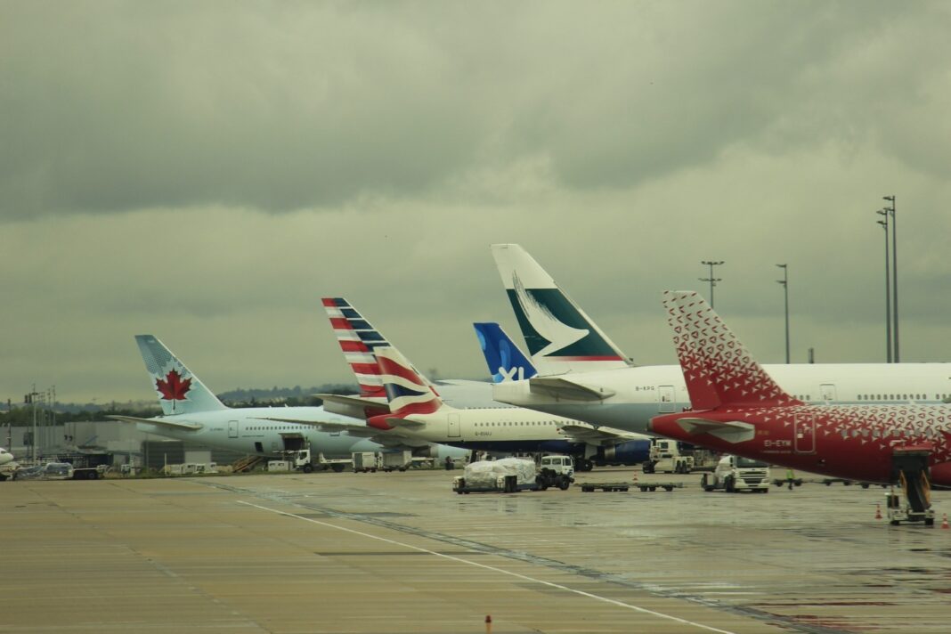 Pilotul şi copilotul avionului de pasageri implicat într-o coliziune pe aeroportul LaGuardia din New York au murit