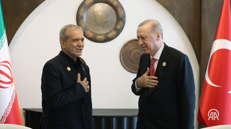 Președintele iranian și cel turc au discutat despre „presupusele atacuri cu rachete iraniene” împotriva Turciei