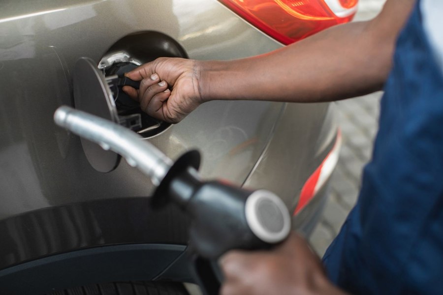 Prețurile majorate la pompă sunt doar începutul: un expert estimează când vom simți cu adevărat creșterile de preț ale petrolului