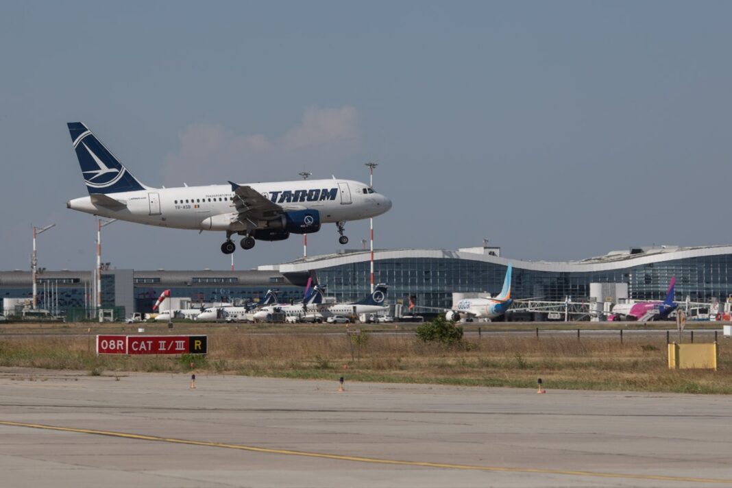 Primul Boeing 737-700NG a părăsit flota TAROM. Compania renunță la aeronavele vechi