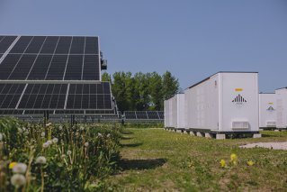 Producătorul de energie austriac Enery Development ia o finanţare verde sindicalizată de 460 milioane de euro de la un consorţiu format din şapte grupuri bancare, pentru construcţia proiectului hibrid Ogrezeni, în judeţul Giurgiu