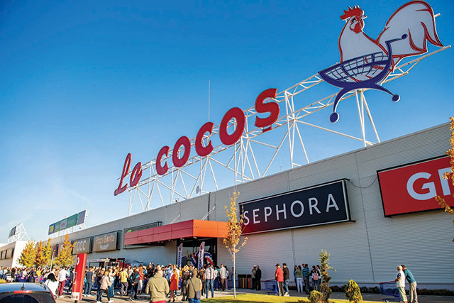 Proprietarul Lidl şi Kaufland vrea să ducă în Europa conceptul românesc La Cocoş. Ce alte formate locale de retail au mai trecut graniţa Din datele ZF, Carrefour a exportat modelul Bringo, iar Auchan a replicat formatul de hiperdiscount ATAC inclusiv în alte ţări