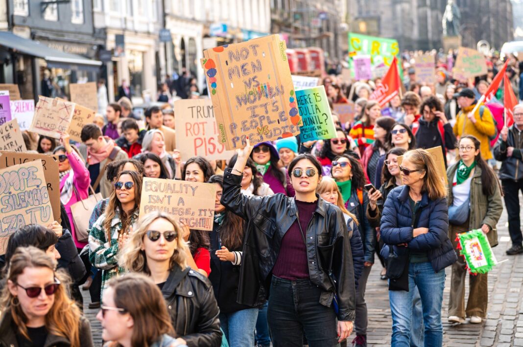 Proteste în toată Europa de Ziua Internațională a Femeii, pentru a cere încetarea inegalității și a violenței de gen
