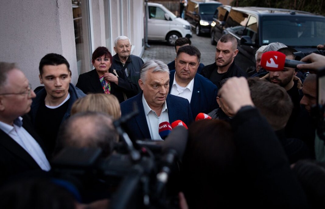 Publicație maghiară de opoziție: Site-uri rusești difuzează un videoclip fals despre un fost ofițer ucrainean care l-ar amenința pe Viktor Orban, pe copii și pe nepoți / Ceva nu este în regulă cu mișcările buzelor