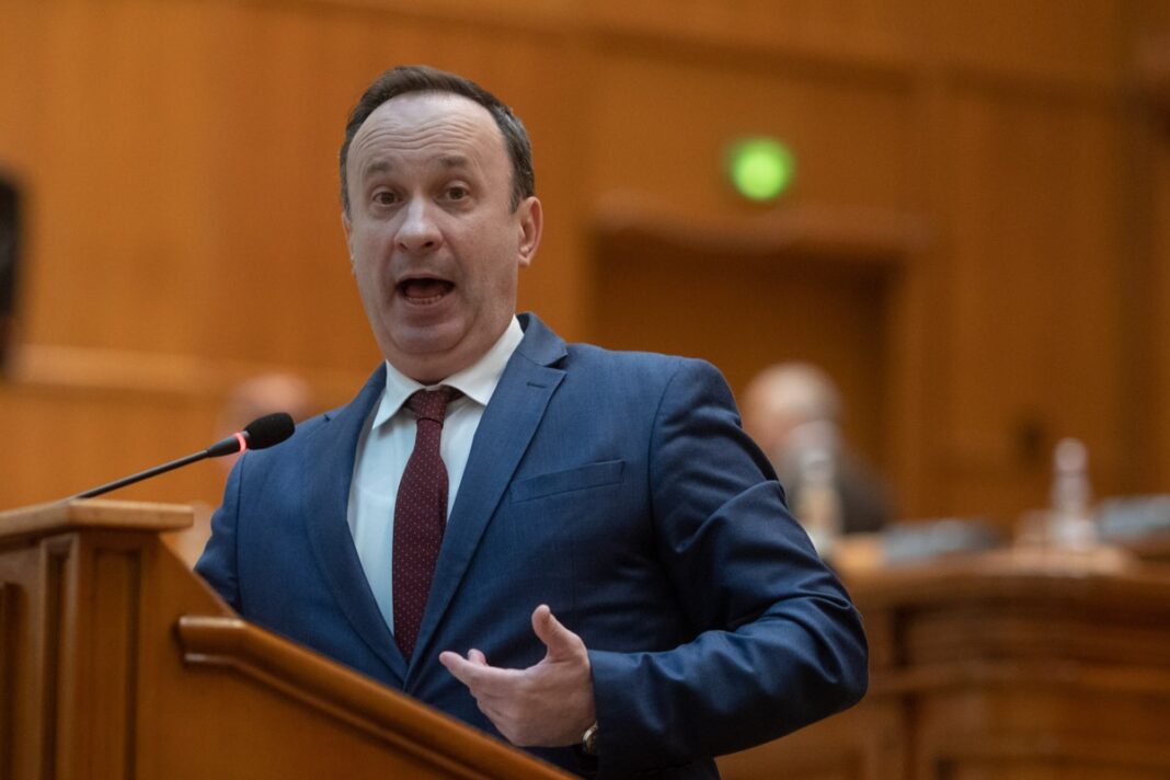 Răspunsul PSD la decizia fermă a PNL de susținere a lui Bolojan: deputatul Adrian Câciu acuză un „amantlâc” AUR-PNL pentru blocarea bugetului
