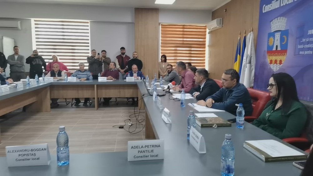 Războiul păcănelelor la Slatina: angajații sălilor de jocuri au asediat Consiliul Local în timpul dezbaterii privind scoaterea lor în afara legii