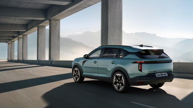Renault dezvăluie planul Dacia până în 2030: patru modele electrice şi un crossover numit Striker, cu preţ sub 25.000 de euro