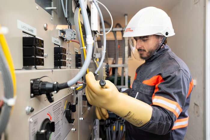 Reţele Electrice România a modernizat reţeaua de distribuţie pentru 4.000 de clienţi din judeţul Constanţa, printr-o investiţie de peste 22 mil. lei cofinanţată din Fondul pentru Modernizare