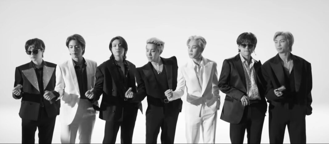 Revenirea pe scenă a trupei coreene de K-pop BTS a strâns peste 18 milioane de telespectatori, în prima transmisie în direct din Coreea de Sud a Netflix / Trupa începe un turneu mondial și va ajunge în iulie la Paris