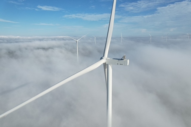 Rezolv Energy a semnat un acord de achiziţie pe 10 ani cu compania bulgară Etem Gestamp, axată pe extrudarea şi prelucrarea aluminiului pentru industria auto, care va cumpăra energie de la parcul eolian VIFOR, din judeţul Buzău