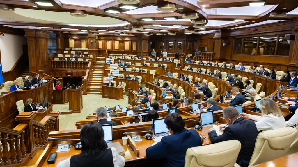 RFI: Stare de urgență în sectorul energetic, în R.Moldova, după atacurile Rusiei în Ucraina. Parlamentul, în ședință extraordinară