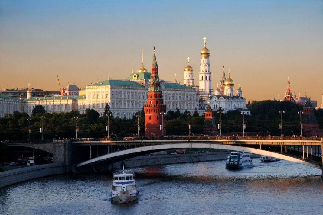 Rusia o declară „agent străin” pe strănepoata liderului sovietic Nikita Hruşciov