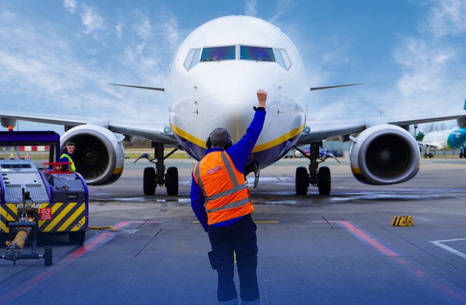 Ryanair, în centrul unui scandal, după ce un avion a decolat fără 89 de pasageri blocați la control