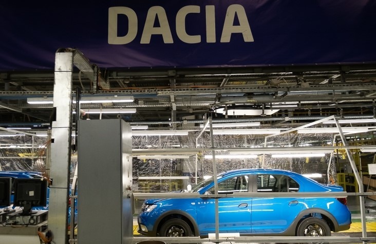 Scăderea producției și concedieri, preconizate la Dacia Mioveni pentru 2026 / Instabilitatea fiscală, costul ridicat al energiei și lipsa infrastructurii mută producția din România în Turcia și Slovenia